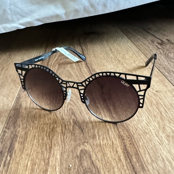 Quay Australia Fleur Sunglasses Black/Smoke Round Cutout Style Metal Frame - Picture 7 of 11